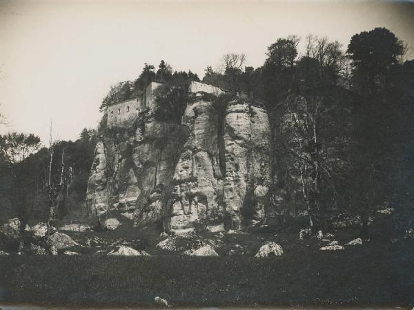 Paesaggio. Chiusi della Verna (già detta Chiusi in Casentino) - Roccia delle stimmate