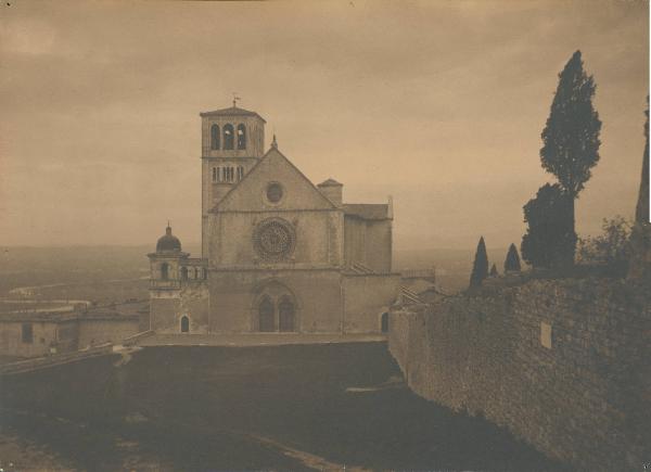 Veduta architettonica. Assisi - Basilica superiore di S. Francesco - Facciata