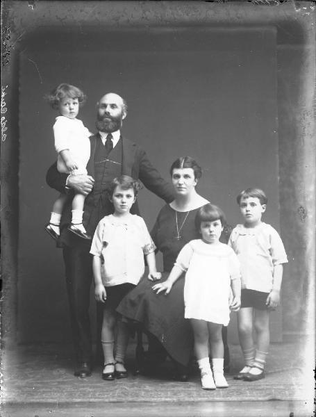 Ritratto familiare.  Aldo Carpi e famiglia