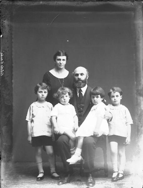 Ritratto familiare.  Aldo Carpi e famiglia