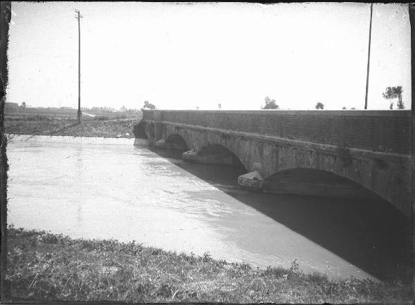 Paesaggio. San Germano Vercellese - canale Cavour - ponte