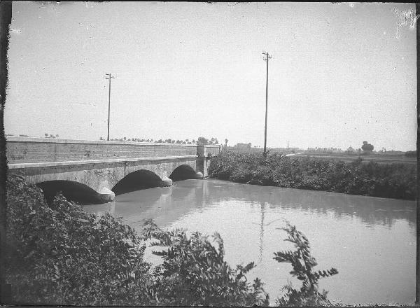 Paesaggio. San Germano Vercellese - canale Cavour - ponte