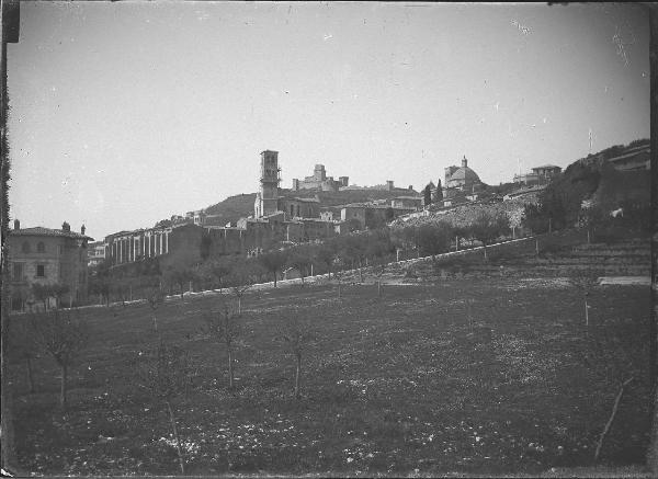 Paesaggio. Assisi - Panorama con veduta della rocca