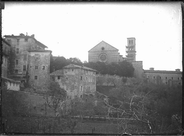 Veduta architettonica. Assisi - Chiesa di S. Chiara