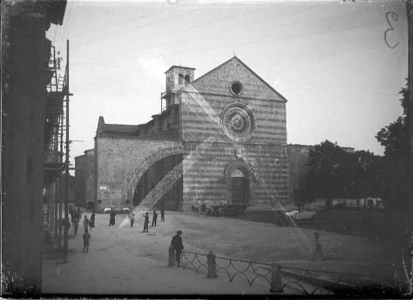 Veduta architettonica. Assisi - Chiesa di S. Chiara - Facciata