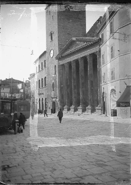 Veduta architettonica. Assisi - Torre del Popolo e chiesa di S. Maria sopra Minerva, già Tempio di Minerva