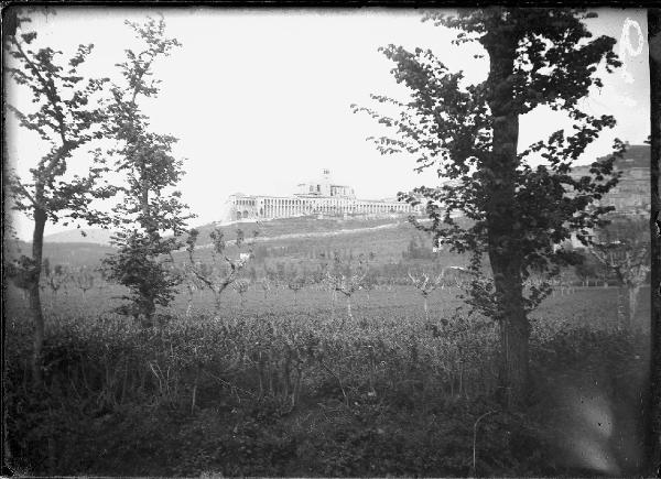 Paesaggio. Assisi - Veduta del Sacro Convento di S. Francesco