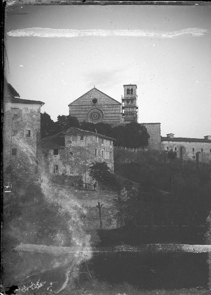 Veduta architettonica. Assisi - Chiesa di S. Chiara - Facciata