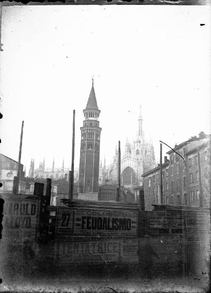 Veduta architettonica. Milano - Demolizioni per l'edificazione del Palazzo del Comune in via Larga