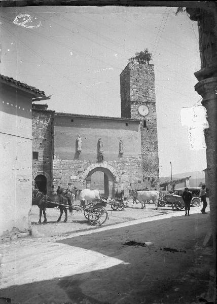 Veduta architettonica. Spello - Porta Consolare