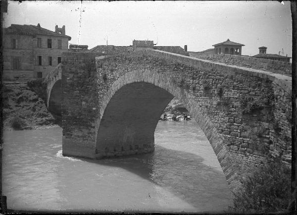 Paesaggio. Cannara - Ponte sul fiume Topino