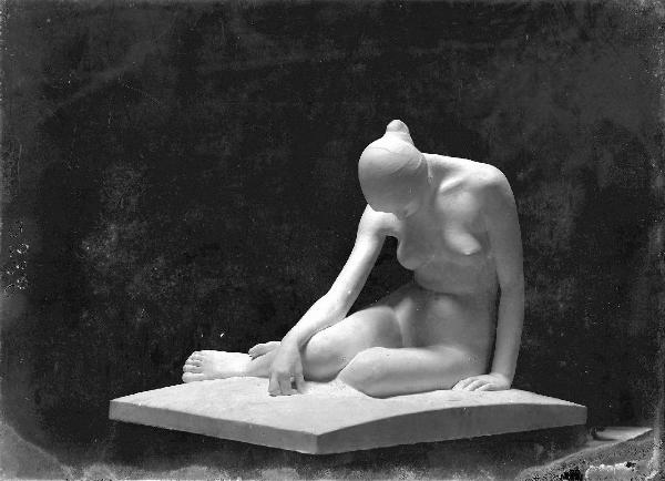 Riproduzione di opera d'arte. Scultura di Romolo Del Bò: Nudo femminile