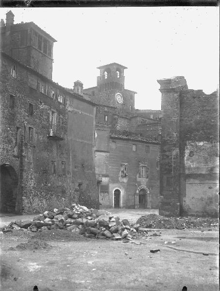 Veduta architettonica. Passignano sul Trasimeno- Torre dell'Orologio