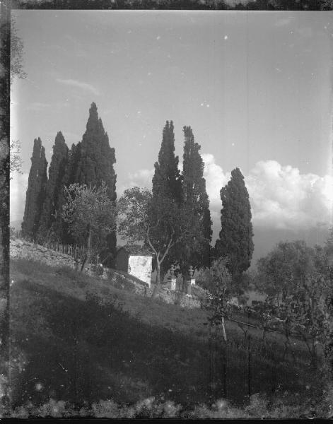 Paesaggio. Località non identificata sul Lago di Como - Ingresso a una villa