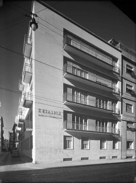 Veduta architettonica. Milano - Edificio