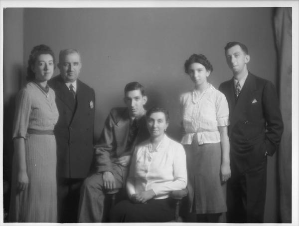 Ritratto familiare. Silvio Raimondi e famiglia