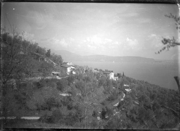 Paesaggio. Lago di Garda - Località non identificata (Lombardia) - Veduta