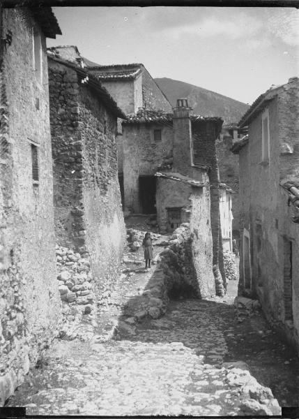 Veduta architettonica. Poggio Bustone - Strada verso il convento di S. Giacomo