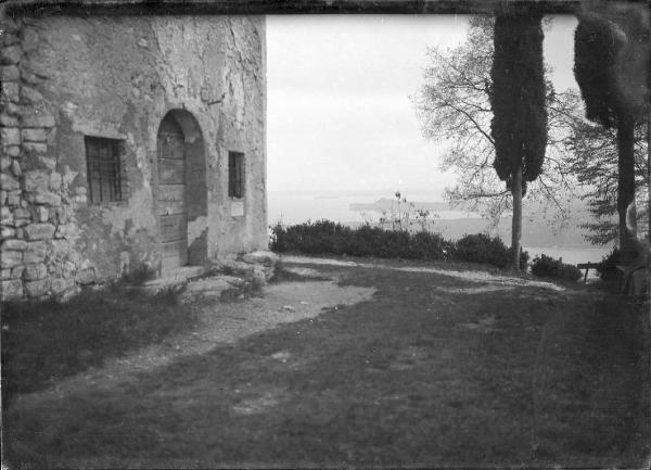 Paesaggio. Gardone Riviera (?) - San Michele (?) - Veduta del Lago di Garda