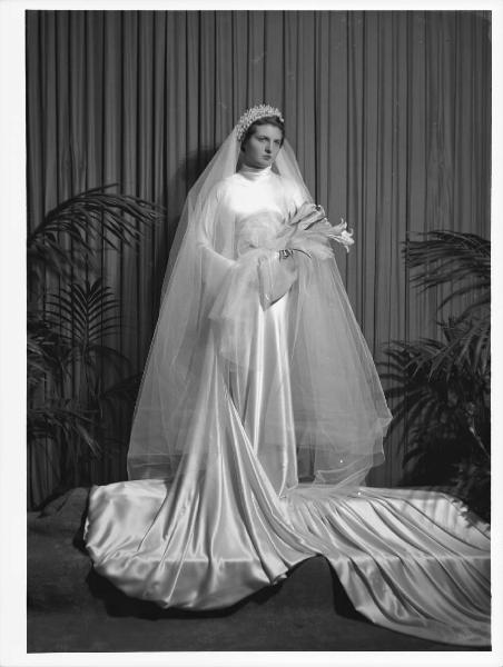 Ritratto femminile. Sposa: Nenette Pomini