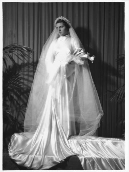 Ritratto femminile. Sposa: Nenette Pomini