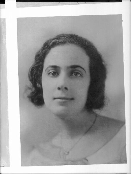 Ritratto femminile. Pugliese Menotti