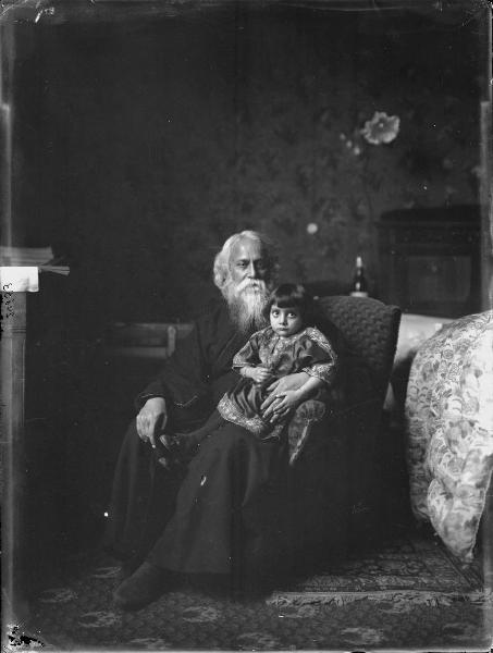 Doppio ritratto. Rabindranath Tagore con la nipotina