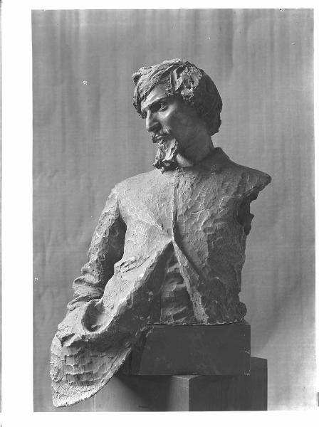 Riproduzione di opera d'arte. Scultura di Emilio Quadrelli: Busto di Segantini