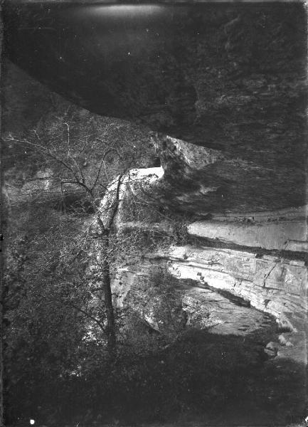 Paesaggio. Sansepolcro - Torrente Spiciolo sulla roccia del Sasso Spicco nei pressi dell'eremo di Montecasale