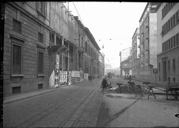 Veduta architettonica. Milano - Veduta di corso Monforte