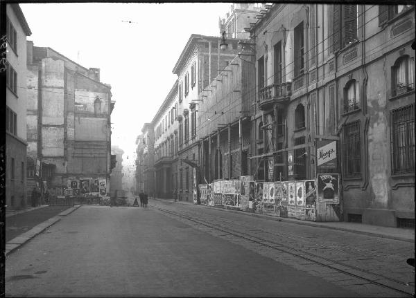 Veduta architettonica. Milano - Veduta di corso Monforte