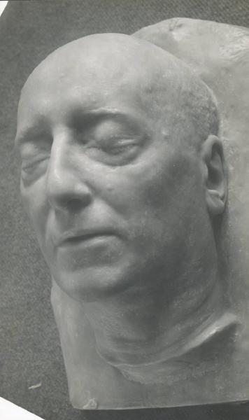 Riproduzione di opera d'arte. Scultura di Arrigo Minerbi: Maschera di D'Annunzio