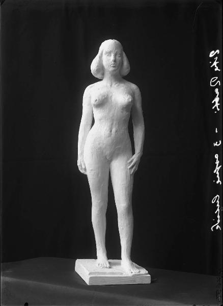 Riproduzione di opera d'arte. Scultura di Tita Ratti - Nudo femminile