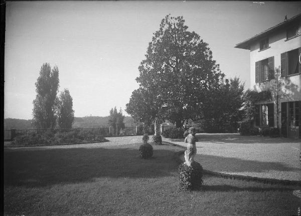 Veduta architettonica. San Fermo della Battaglia - Villa Amato - Giardino