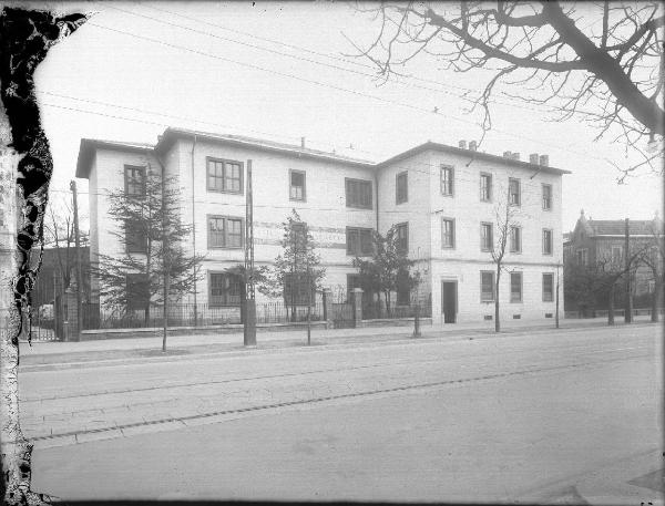 Veduta architettonica. Milano - Asilo Mariuccia - Esterno