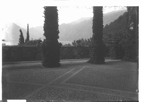 Paesaggio. Lago di Como - Lenno - Villa Balbianello - loggia