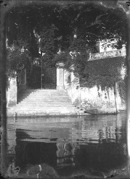 Paesaggio. Lago di Como - Lenno - Villa Balbianello - attracco