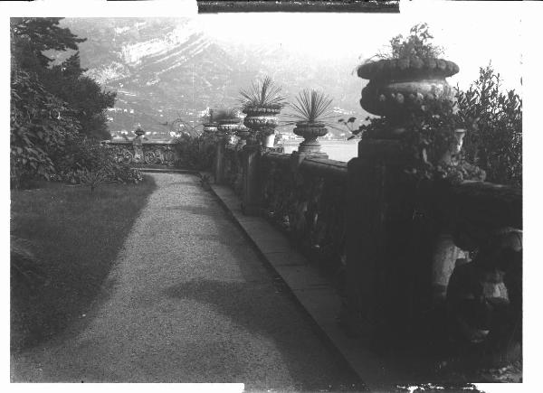 Paesaggio. Lago di Como - Lenno - Villa Balbianello - Giardino