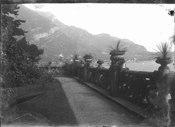 Paesaggio. Lago di Como - Lenno - Villa Balbianello - Giardino - Terrazza