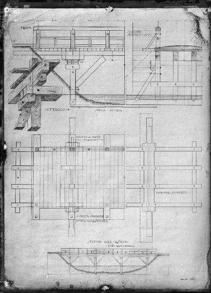 Riproduzione di disegno di progetto. Pianta e sezione di un ponte in legno