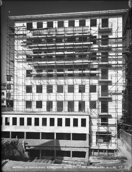 Veduta architettonica. Milano - Cantiere in via Varese