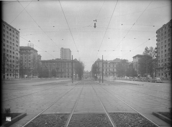 Veduta architettonica. Milano - Piazza della Repubblica