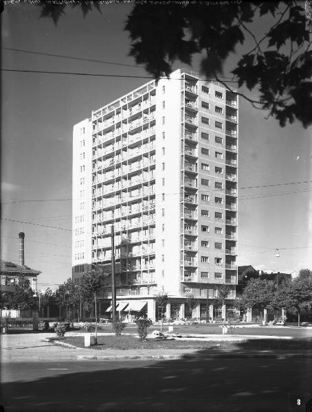 Veduta architettonica. Milano - Complesso residenziale Elios in viale Monte Rosa