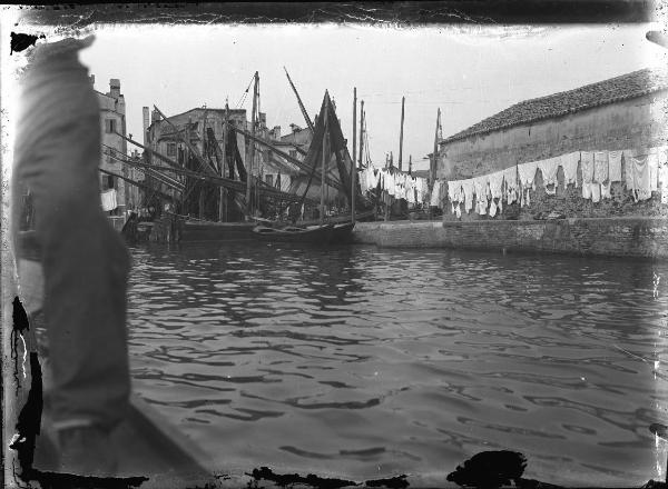 Paesaggio. Chioggia - Molo di attracco con pescherecci