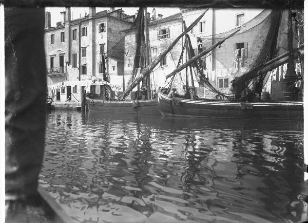 Paesaggio. Chioggia - Molo di attracco con pescherecci