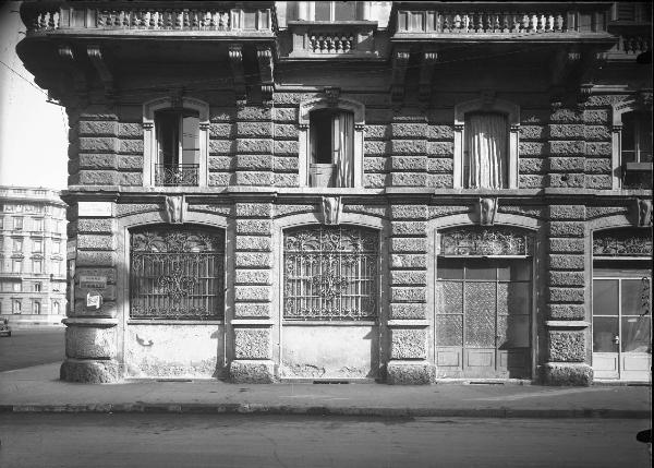 Veduta architettonica. Milano - Negozio in via Raiberti