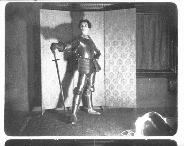 Riproduzione di pellicola cinematografica. Scena in costume