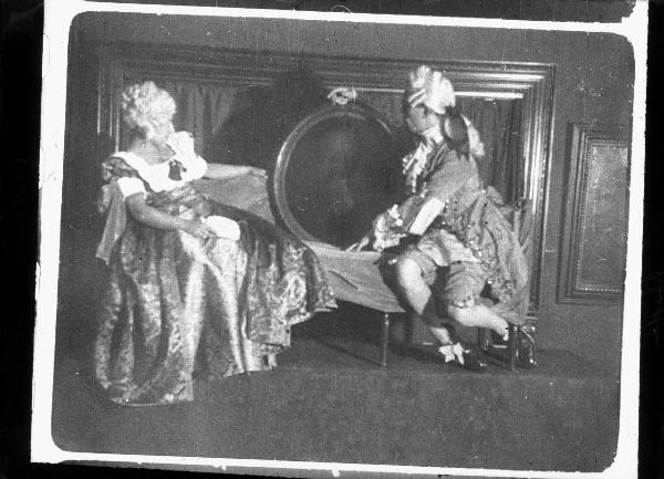 Riproduzione di pellicola cinematografica. Scena in costume