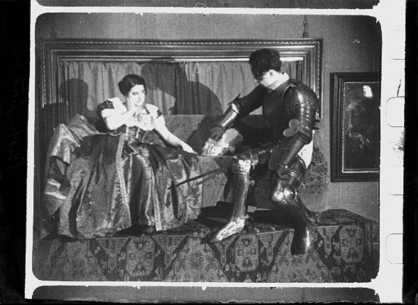 Riproduzione di pellicola cinematografica. Scena in costume