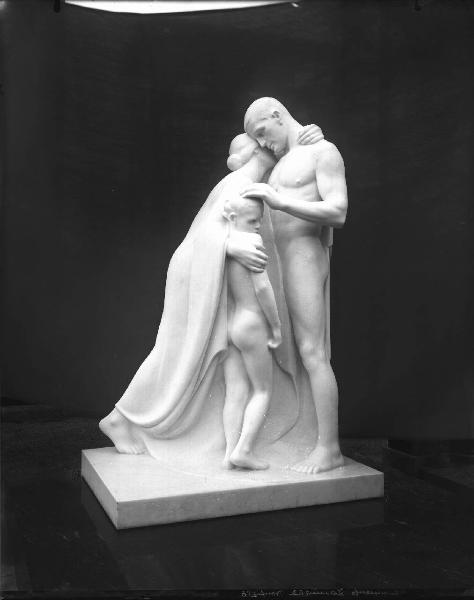 Riproduzione di opera d'arte. Scultura di Giuseppe Enrini: Monumento funubre alla famiglia Bonfiglio